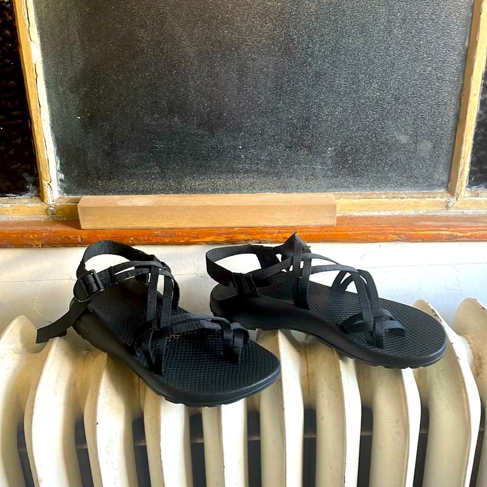 Chaco W 11 black sandals